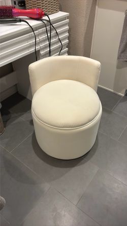 Vanity chair
