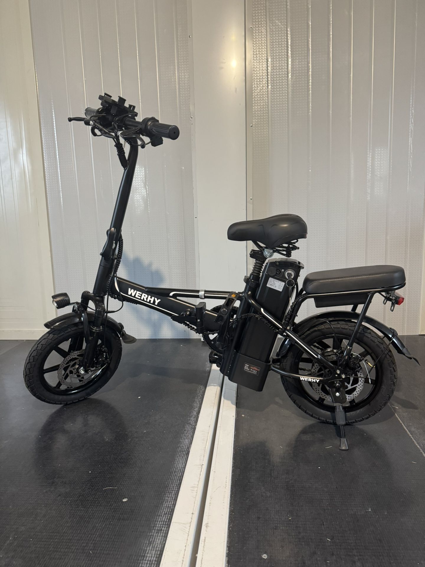 Folding electric bicycle