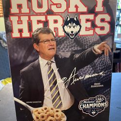 UCONN BASKETBALL - 2014 UCONN MENS & WOMANS BASKETBALL CHAMPS