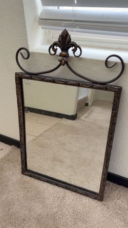 Mirror. Brown.