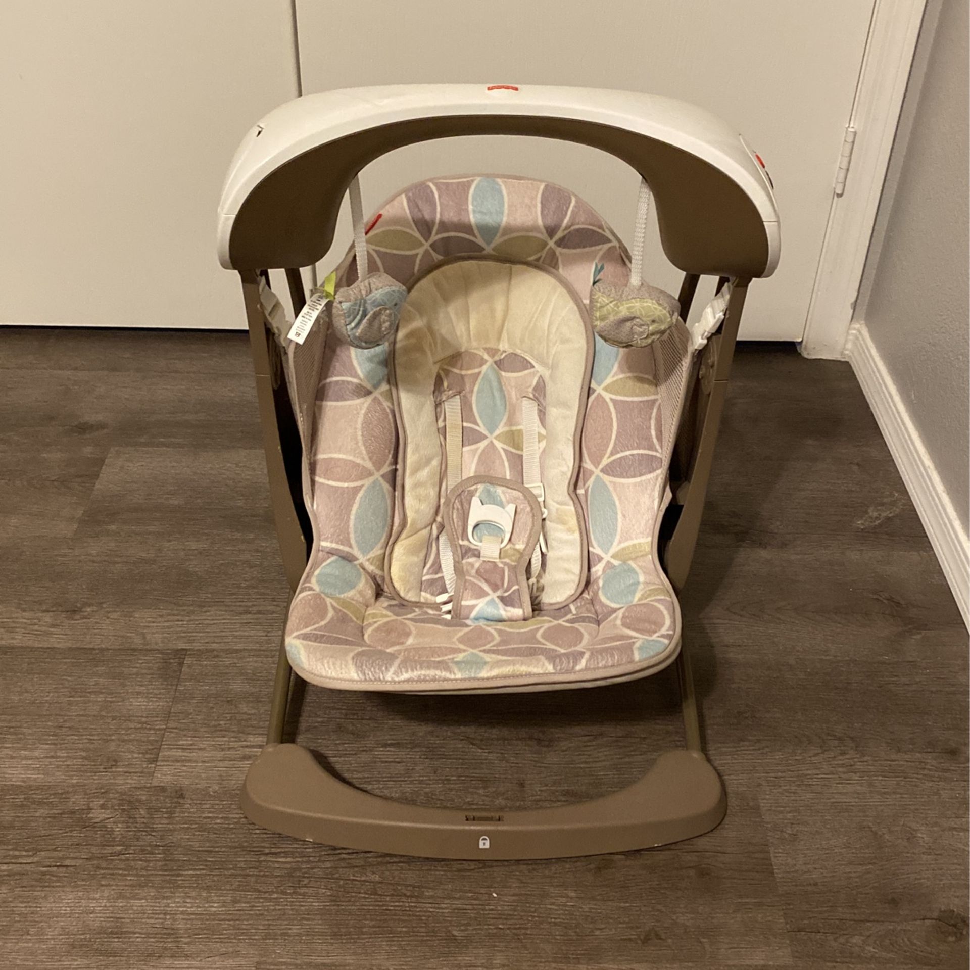 Fisher-Price Deluxe Take-Along Swing & Seat