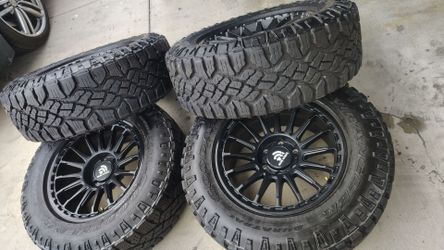 Set de rines nuevos Rin 18 6 birlos todo terreno Goodyear Wrangler LT 275 65r18 95% de vida