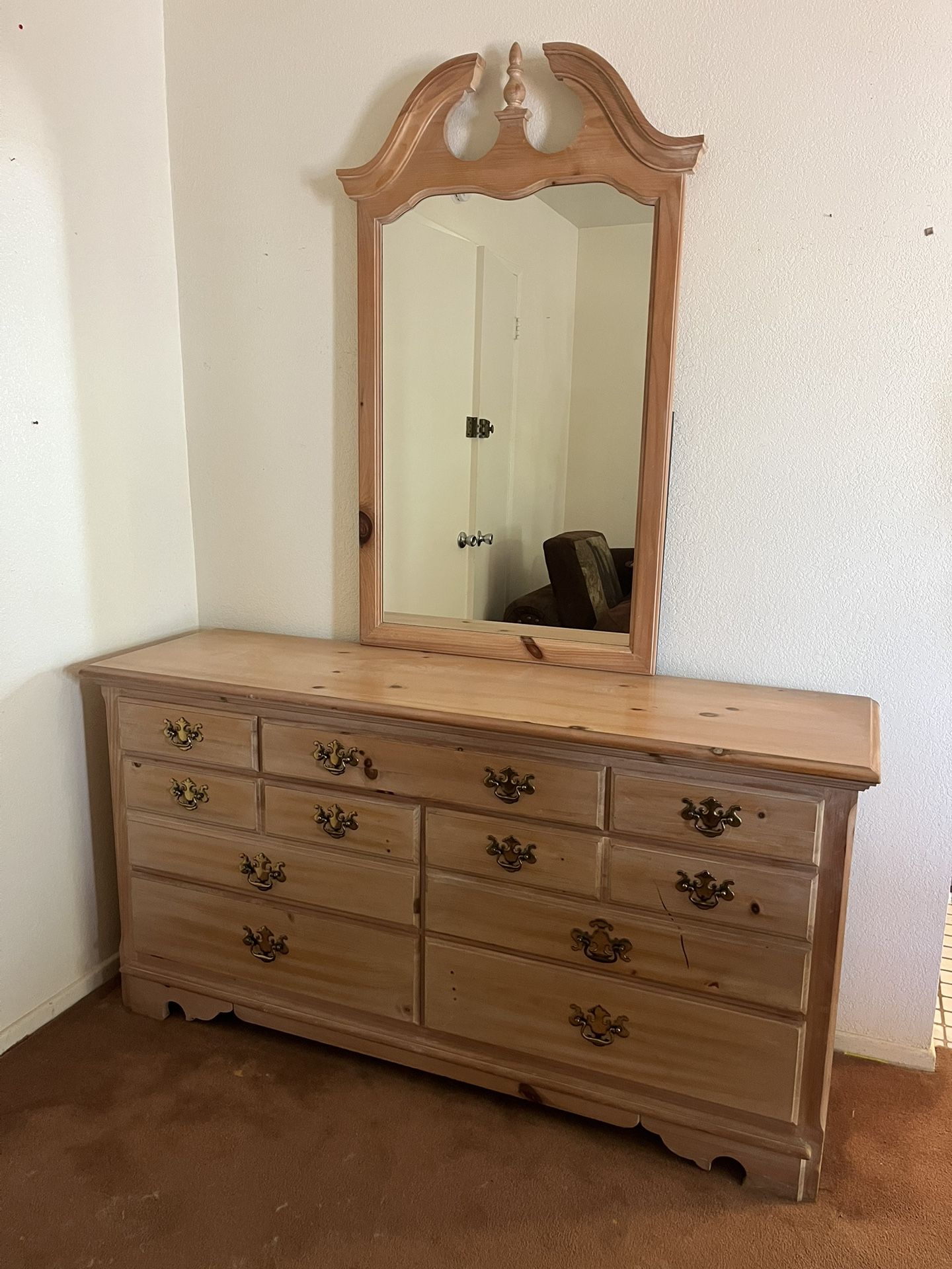 Vintage - Farmhouse Style - Thomasville 9 Drawer Dresser And Matching Nightstands