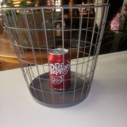 Smal Metal Trash Can /Basket 