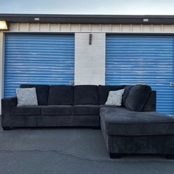 Dark Gray Sectional Couch 🚚🚛 Free Delivery 🚚🚛
