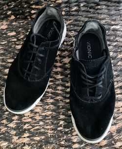 Women’s Vionic Black Suede Leather Lace Up Sneakers Size 8