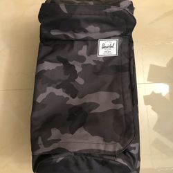 Herschel Luggage Duffle Outfitter Wheelie Night Camo 50L