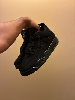 Jordan 4s black cats size 10 130$ used