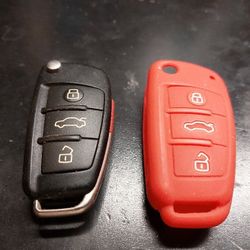 Audi Key Fob OEM Push To Star Keyless Entry In Great Condition.