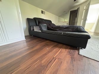 BLACK QUEEN LEATHER BED