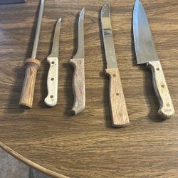 4 Knives With Holder And Sharpener