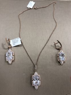 Swarovski Crystal Women’s Necklace/Earrings Set