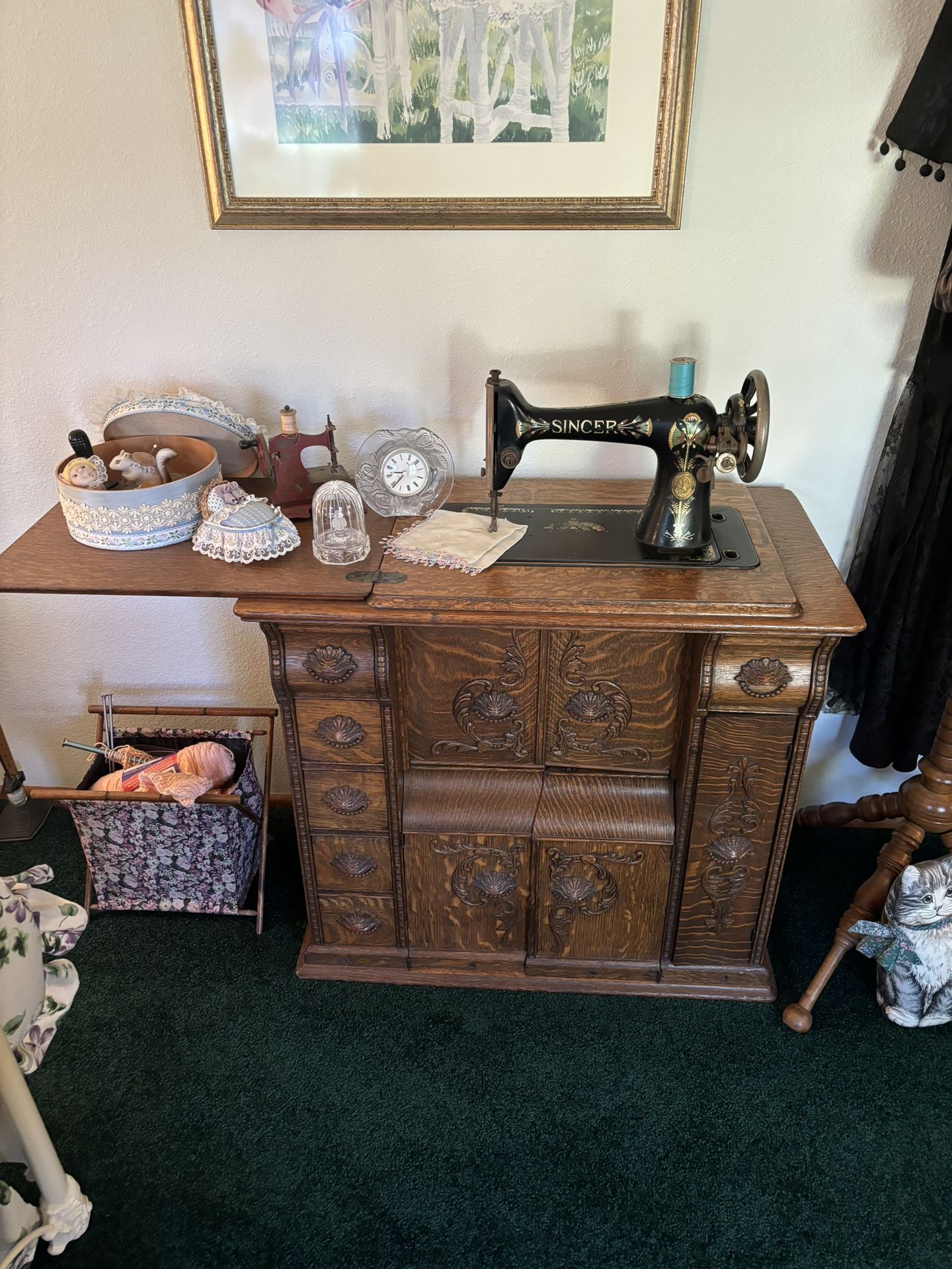 Antique singer Sewing Machine With oak Cabinet