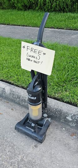 F R E E. !  EUREKA VACUUM CLEANER (READ DESCRIPTION)