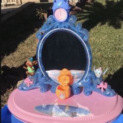 Vintage Cinderella Tocador No Tiene Música —As is