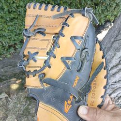 Easton "YOUTH" Firstbasemans Glove. "FIRM" PRICE LOCATED IN GLENDORA!!!