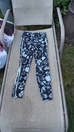 Six leggings (size small)