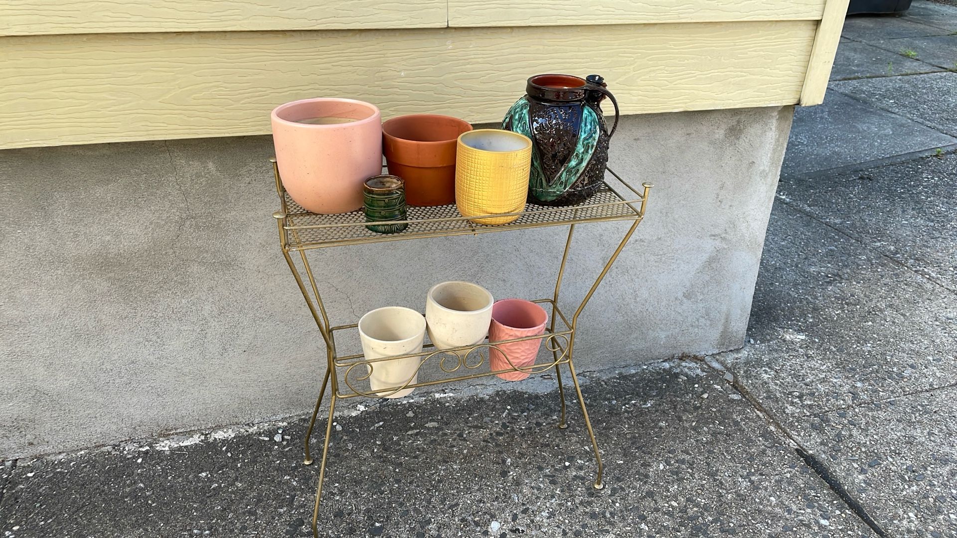 Golden Wire Stand And Ceramic Pots