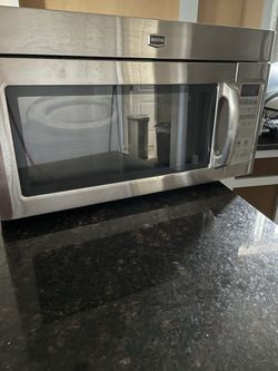 AVAILABLE NOW: Maytag 2-cu ft 1000-Watt Microwave