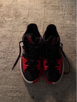 kyrie low size 8.5