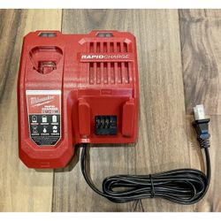 Milwaukee M12/M18 multi-voltage rapid battery charger
