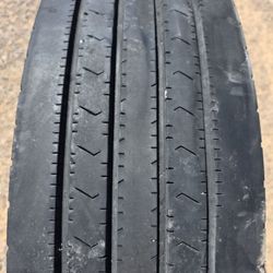 USED 295/75/22.5 SEMI TIRE 