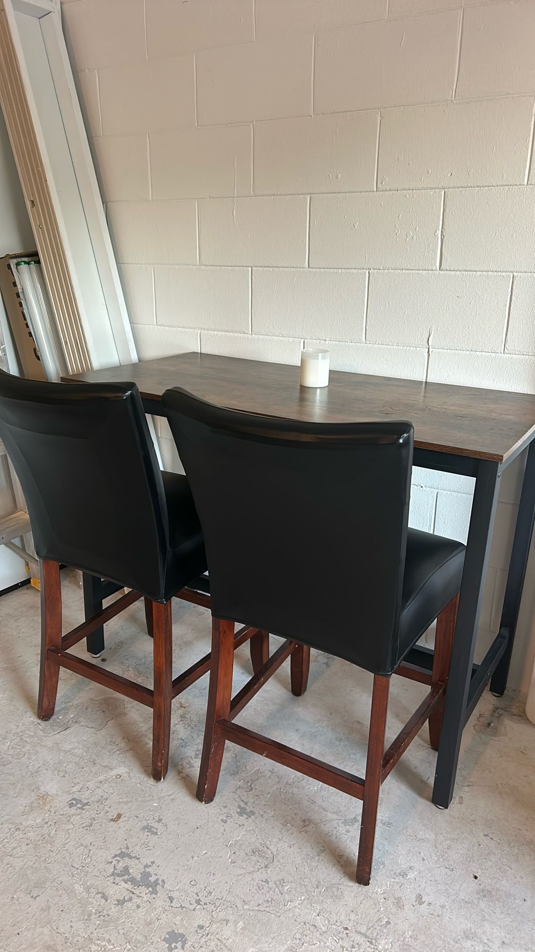 Table With 2 Bar Stools