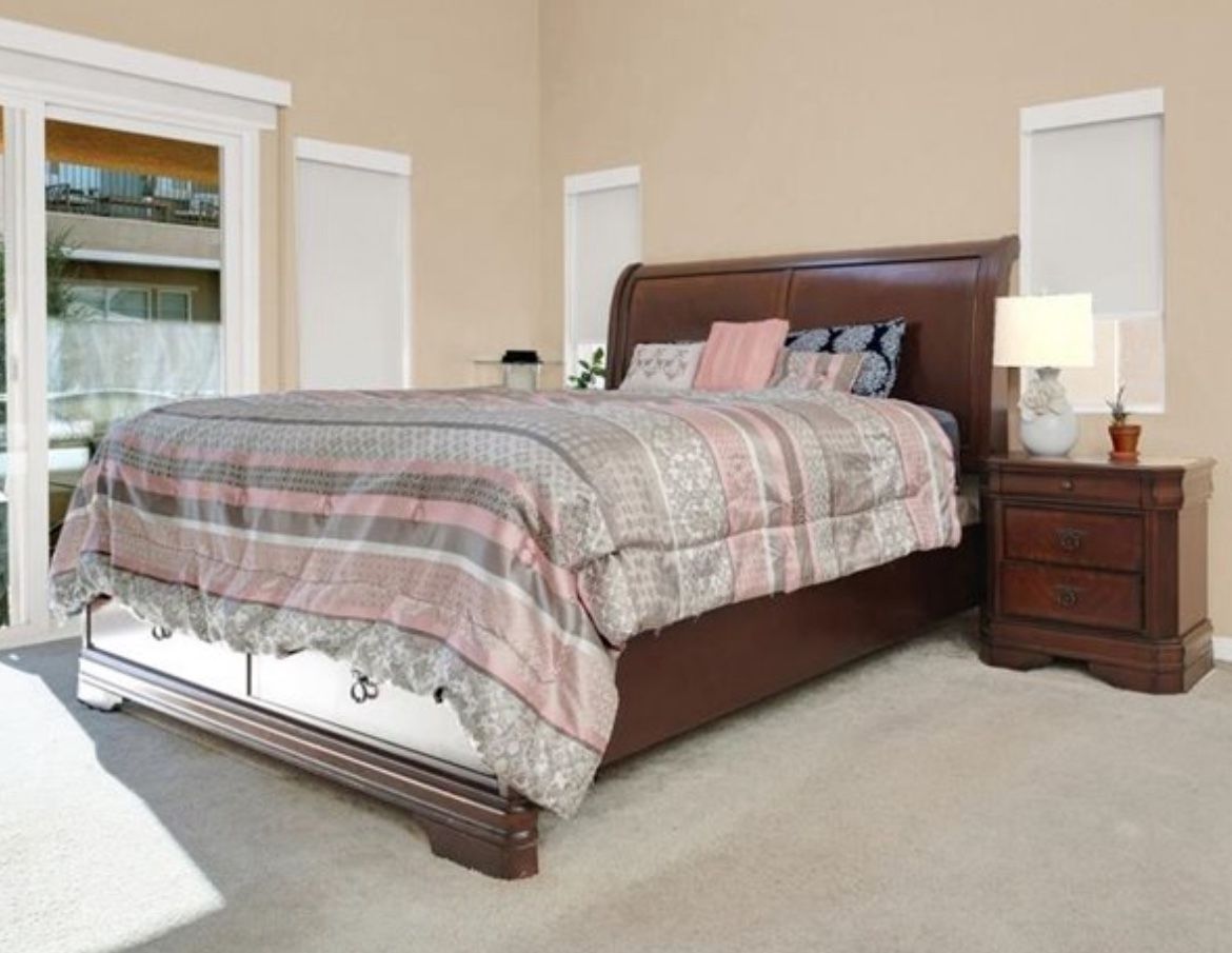Complete Bedroom Set. - Sleigh