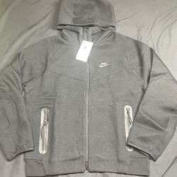 Nike Tech Fleece Hoodie – Black (Size Large) (Old Version)  *AI APPROVED 