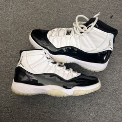 lightly worn size 9.5 dmp jordan 11