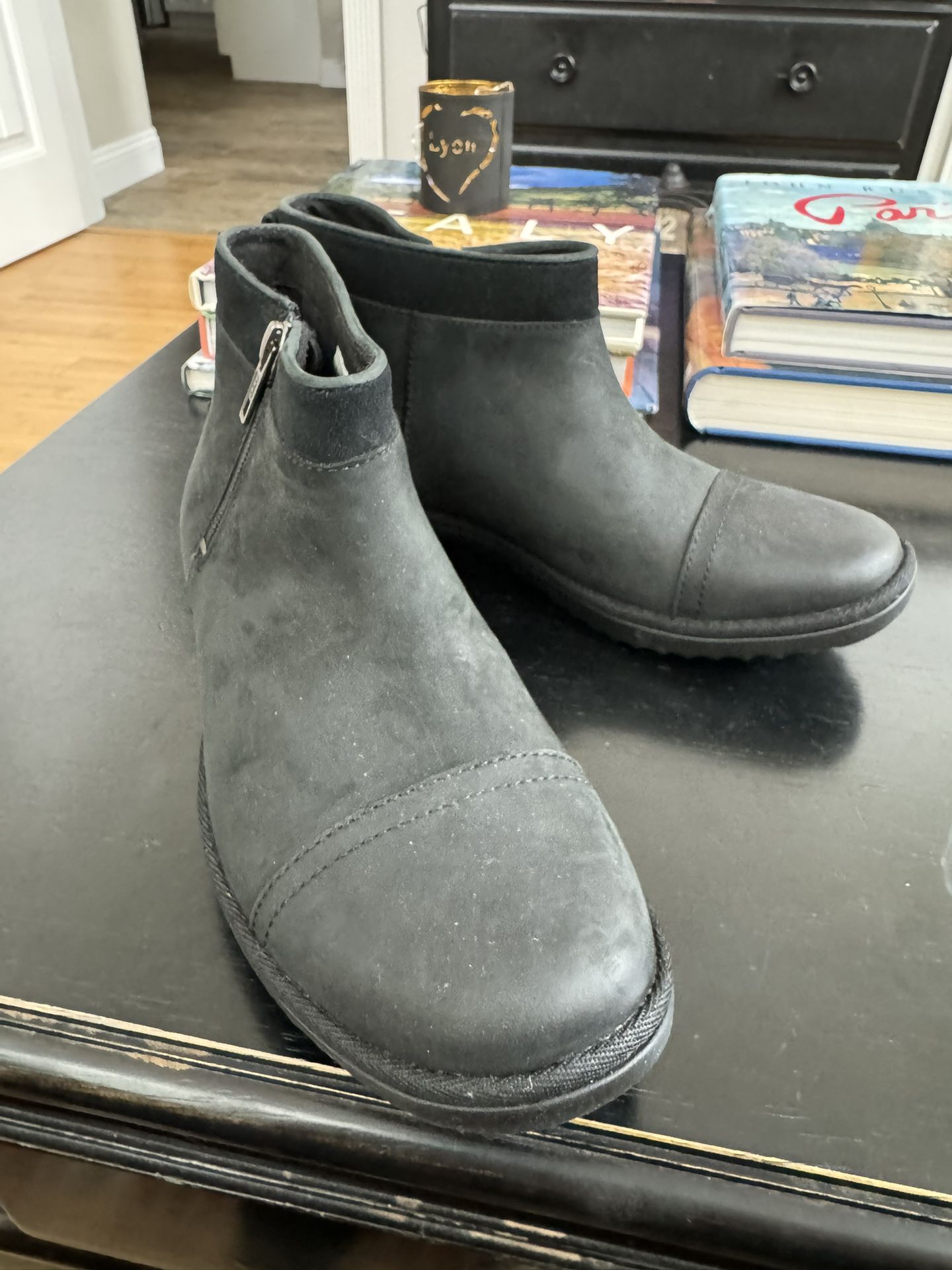 NEW UGGS Nordstroms 7.5 Women’s