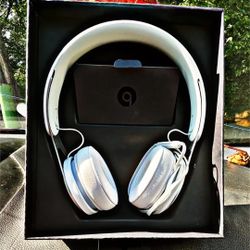 **Beats EP Headphones (Beats by Dre) -  White, Wired, On Ears** Like New!
