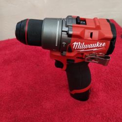 M12 Milwaukee Fuel Hammer Drill Con Batería $125
