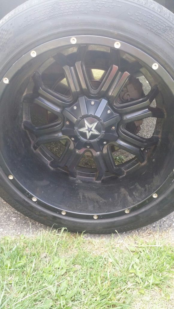 22" rims with matching 305/45/22 tires
