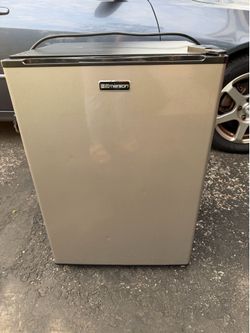 Mini refrigerator (Emerson)