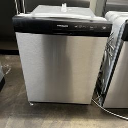 Frigidaire Stainless Steel Dishwasher With Plastic Tub 