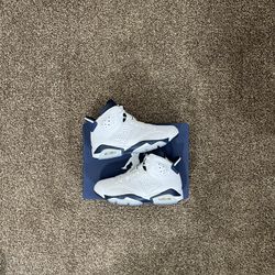 Jordan 6 Midnight Navy Size 8