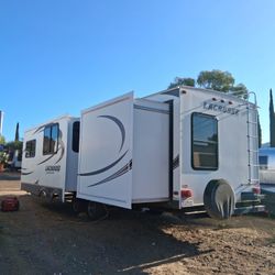 2014 LAcrosse Lite Touring EDITION TRAVEL TRAILER IN GOOD CONDITION 