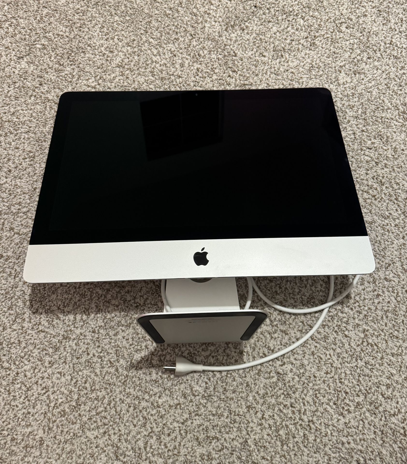 2019 iMac 21.5 inch with Apple keyboard