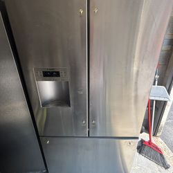 ⭐️NICE CLEAN STAINLESS BOSCH FRENCH DOOR REFRIGERATOR⭐️