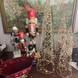 Random Christmas Decor/boxes 