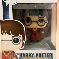 Funko Pop Harry Potter w/Quidditch Robes / Holding Snitch. #8. Great Condition. 