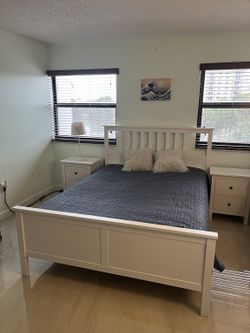 Complete Queen Bedroom Set + Mattress, 2 Dressers &  Nightstands $650 OBO