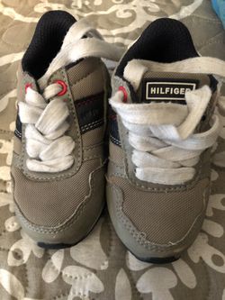 Tommy Hilfiger size 5c