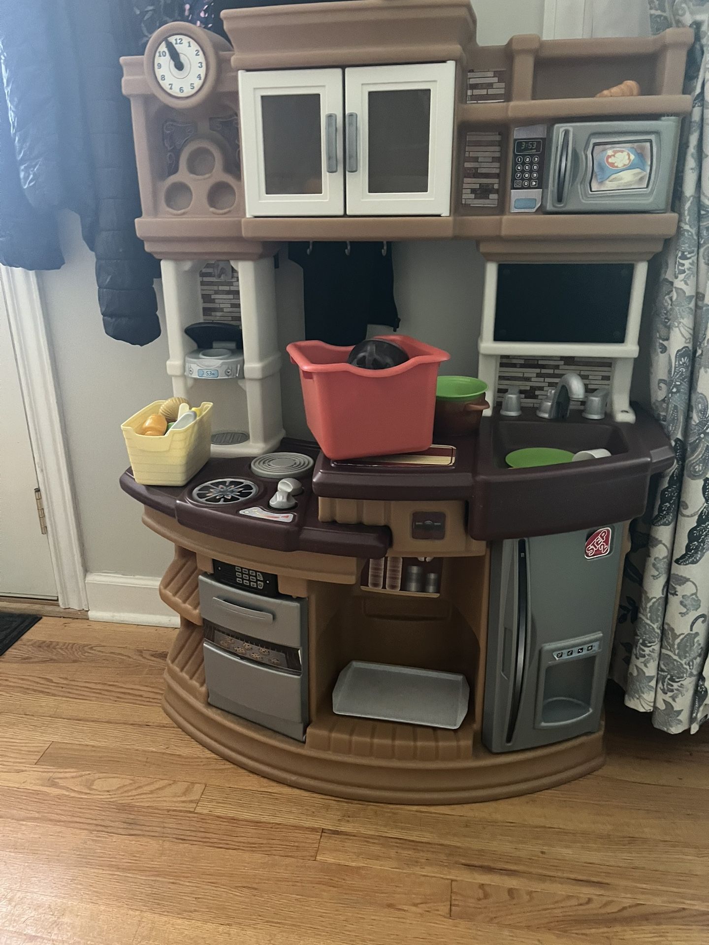 Plastic Kitchen With Pots/pans and Food