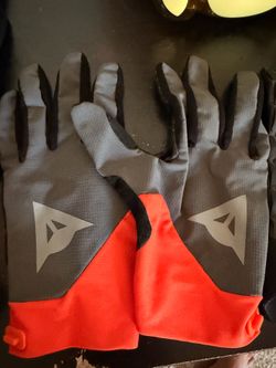 Dainese Biking/Cycling Gloves – Black & Red – Great Condition