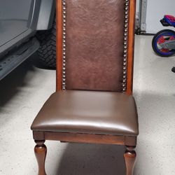 4 Chairs 