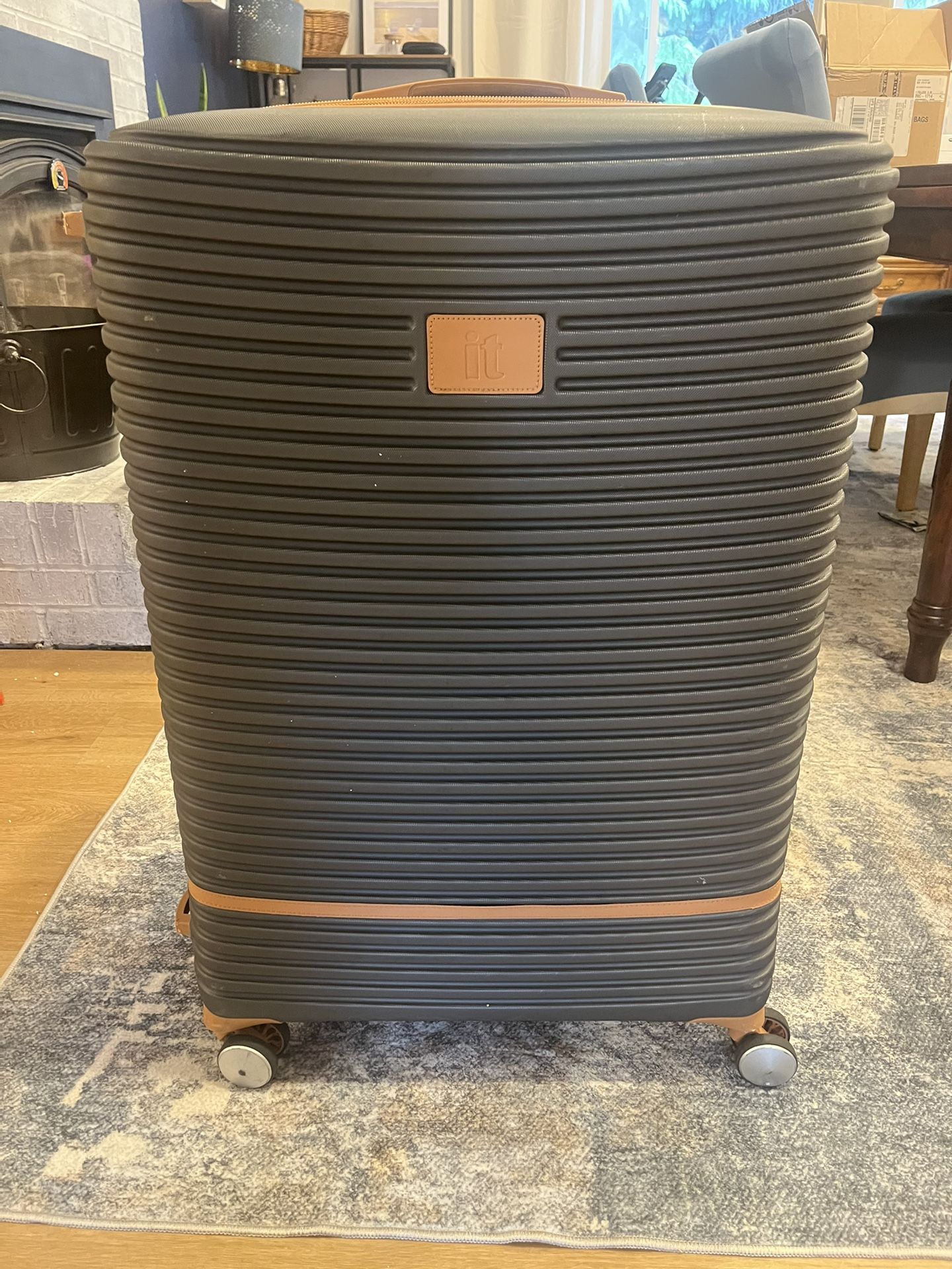 Large Spinner Suitcase