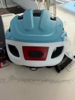 Flashing light helmet