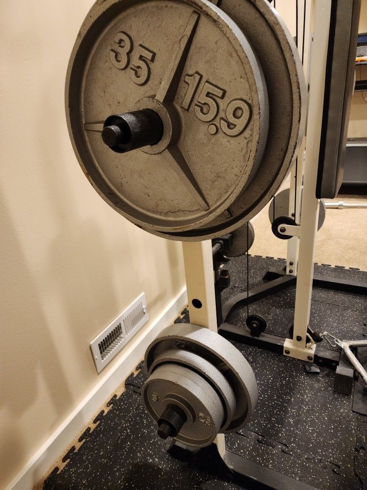 TSA 2000 Home Gym With Olympic Plate Weights for Sale in Snohomish, WA
